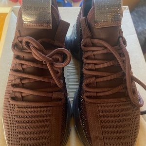 Steven madden 8.5 burgundy new with box